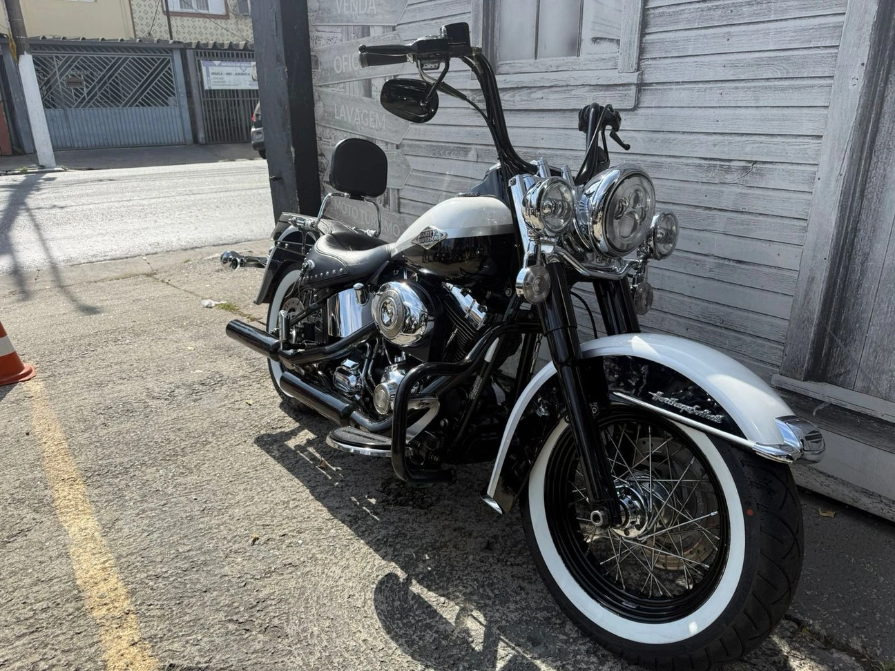 HARLEY-DAVIDSON SOFTAIL HERITAGE CLASSIC