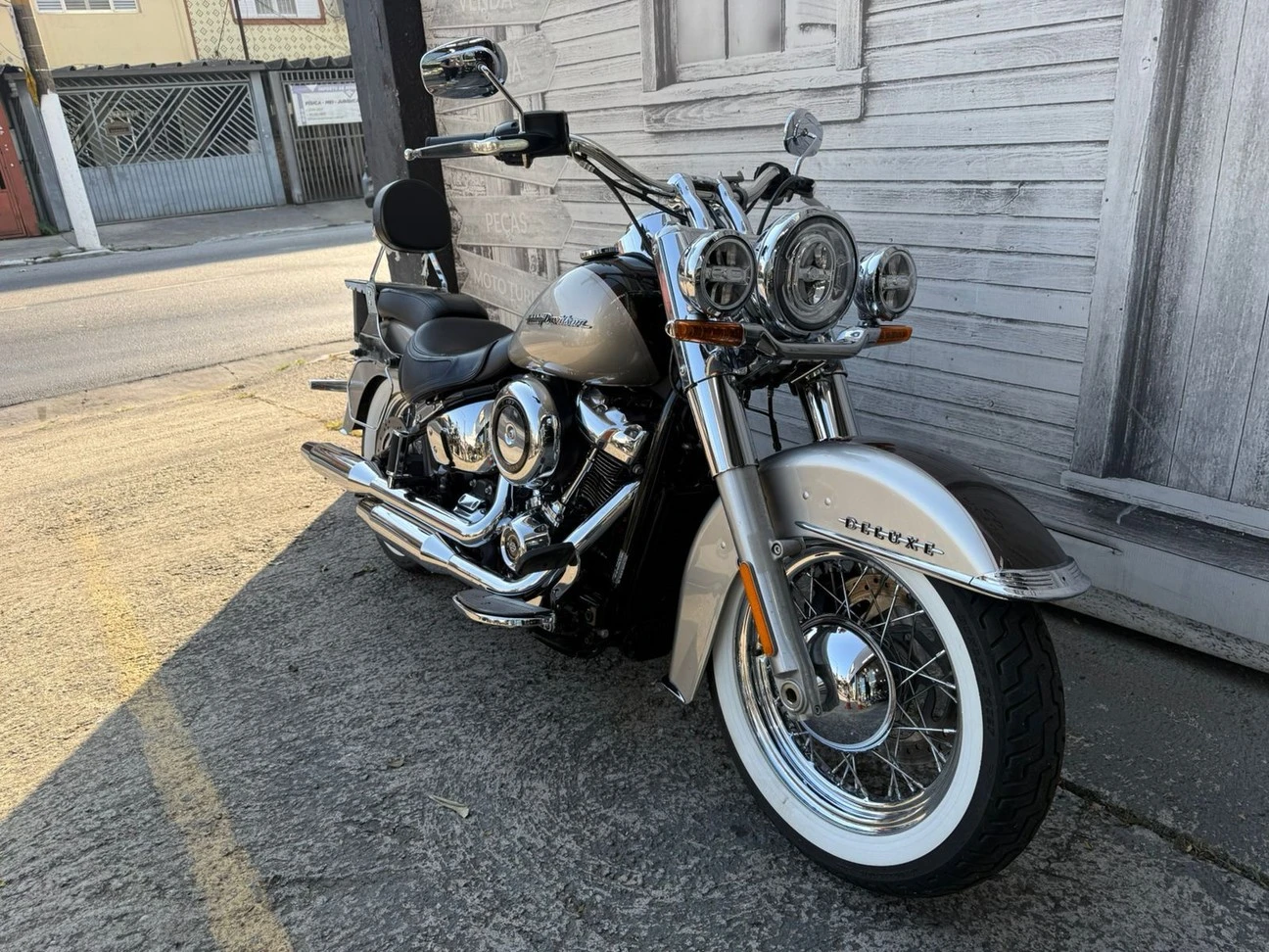 HARLEY-DAVIDSON SOFTAIL DELUXE