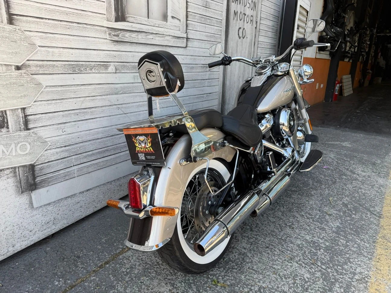 HARLEY-DAVIDSON SOFTAIL DELUXE
