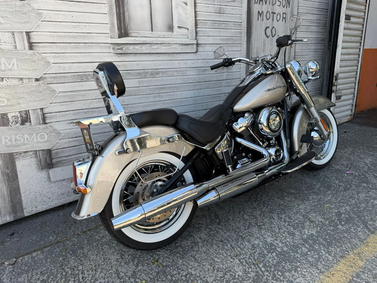 HARLEY-DAVIDSON SOFTAIL DELUXE