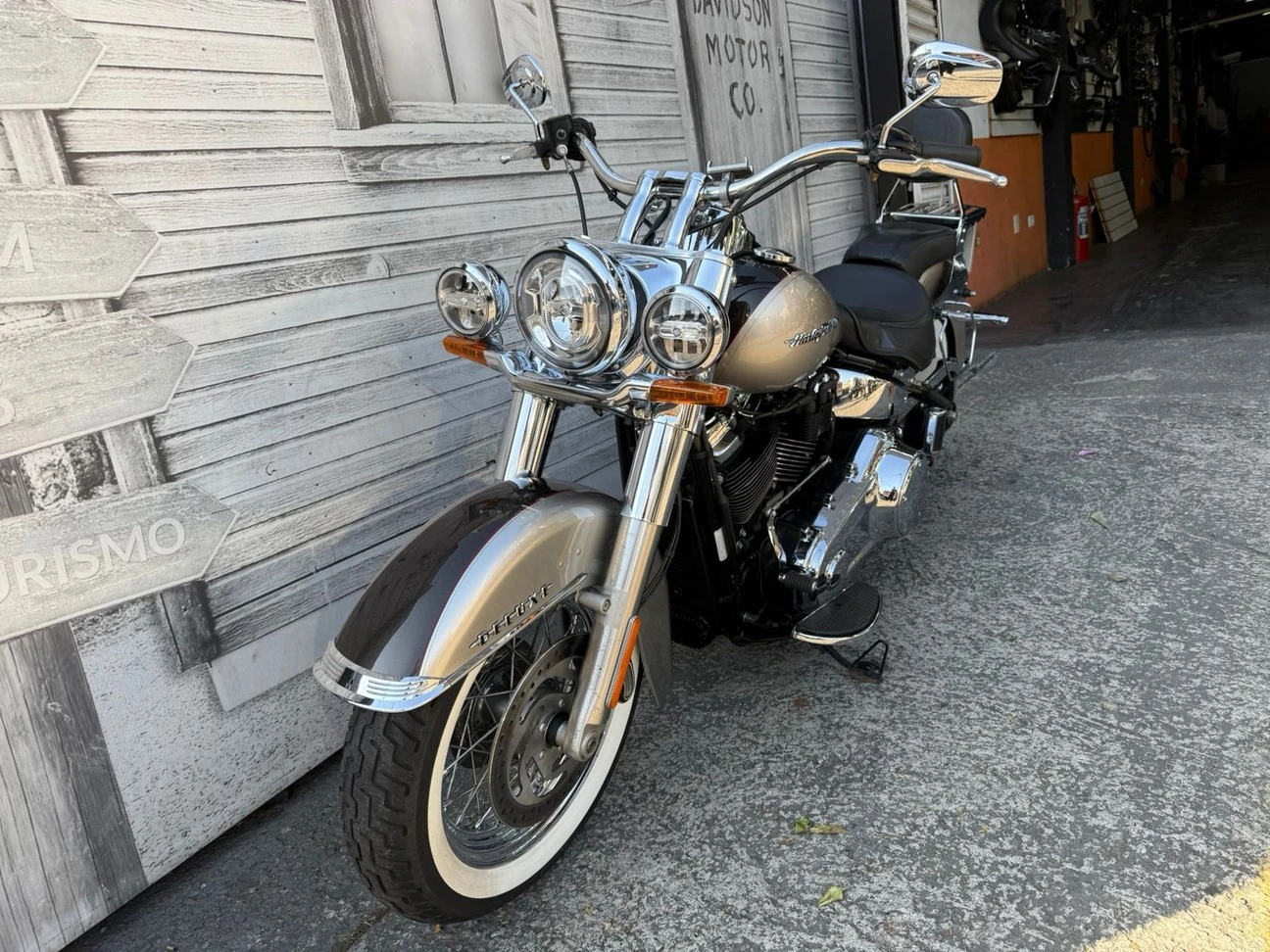 HARLEY-DAVIDSON SOFTAIL DELUXE