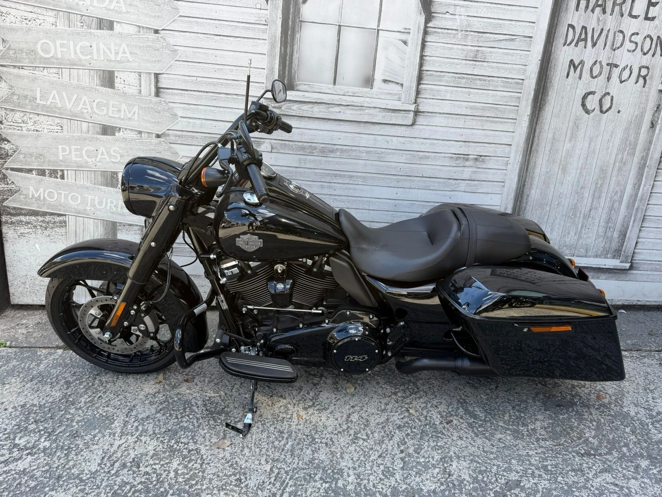 HARLEY-DAVIDSON ROAD KING SPECIAL