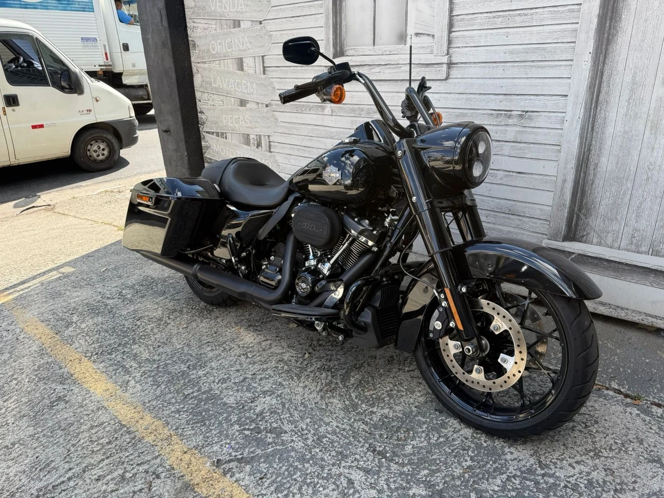 HARLEY-DAVIDSON ROAD KING SPECIAL