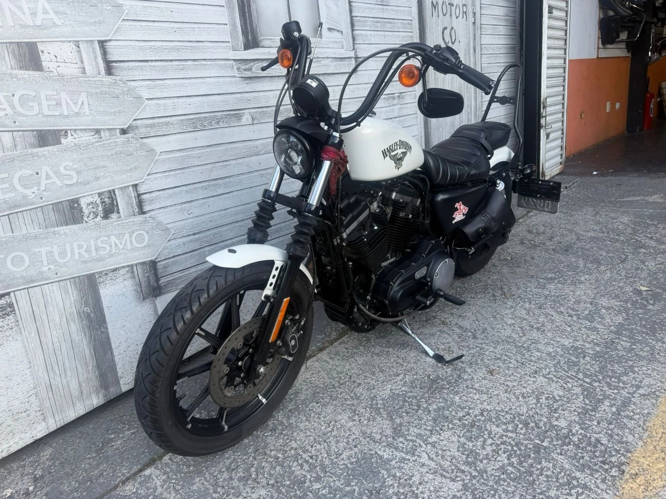 HARLEY-DAVIDSON SPORTSTER IRON 883