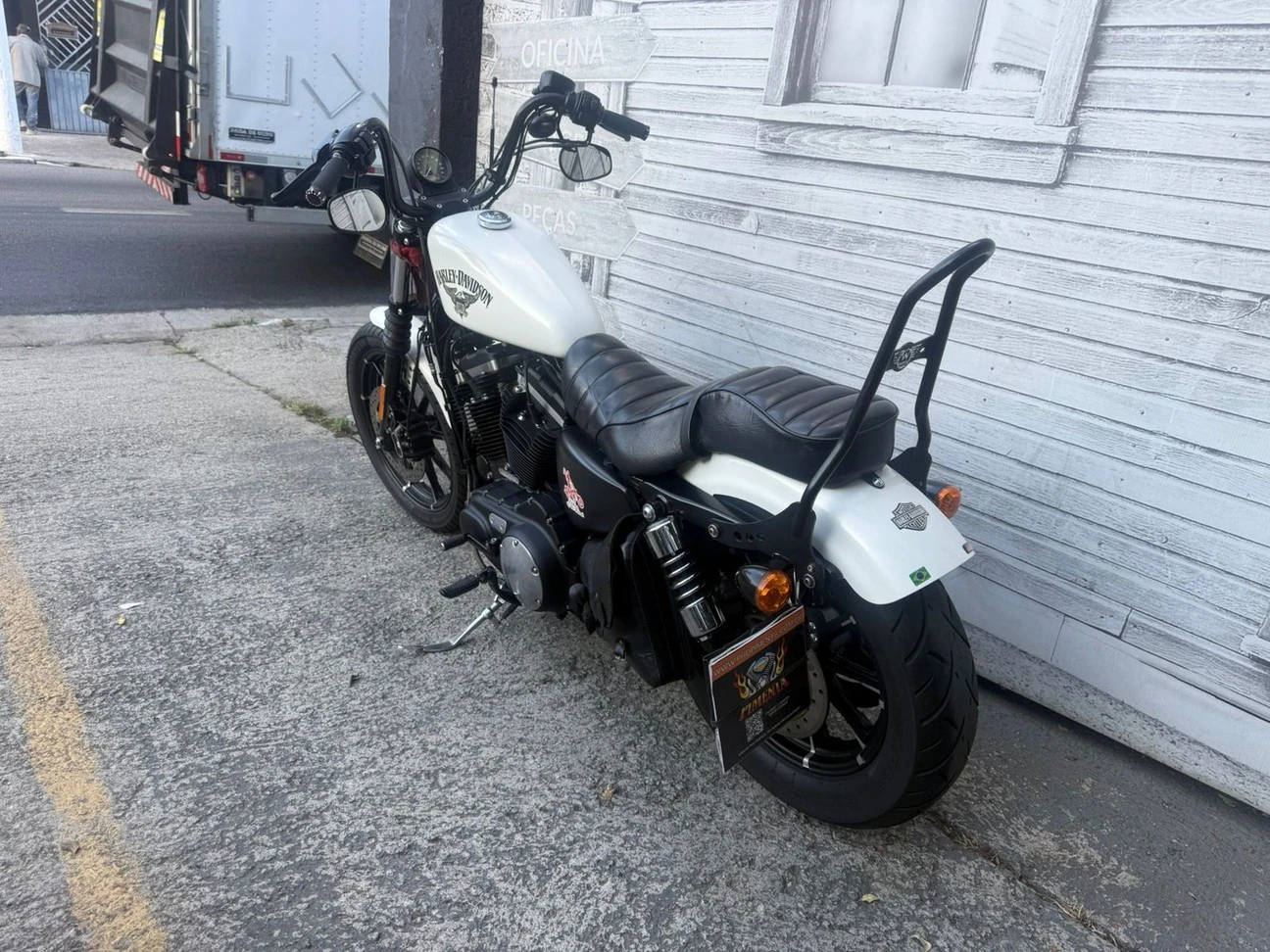 HARLEY-DAVIDSON SPORTSTER IRON 883