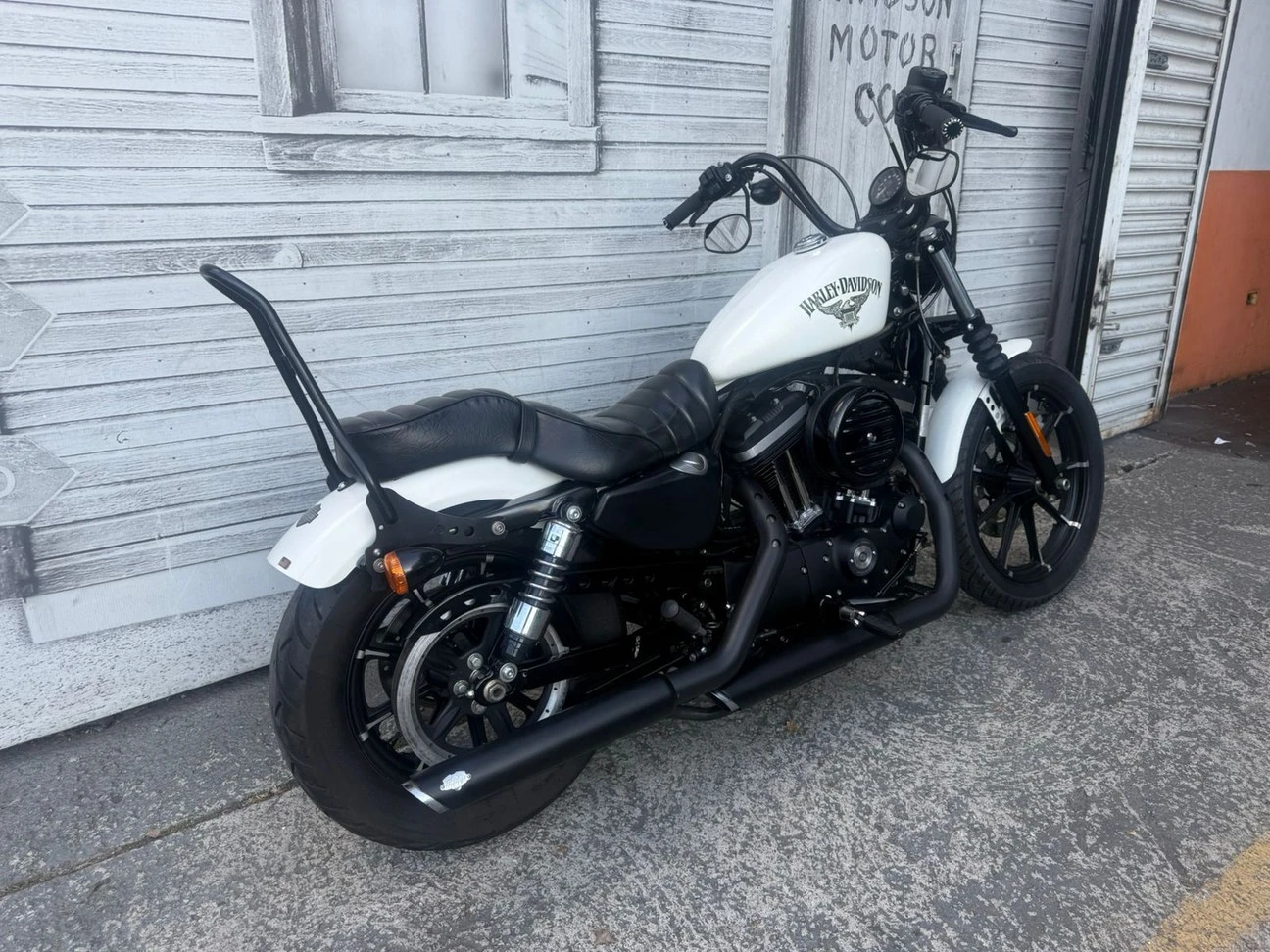 HARLEY-DAVIDSON SPORTSTER IRON 883