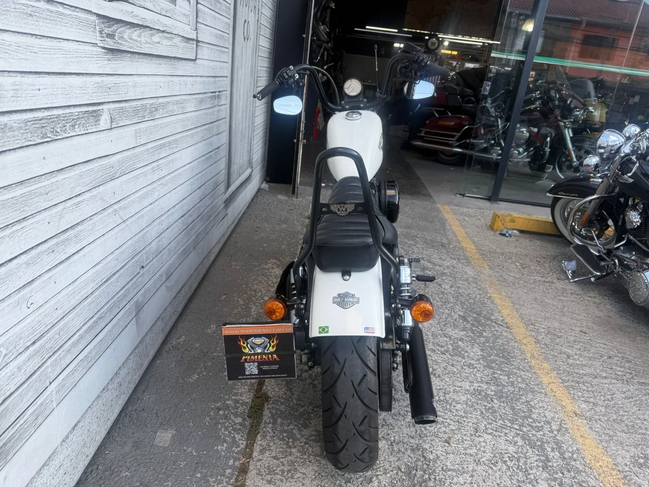 HARLEY-DAVIDSON SPORTSTER IRON 883