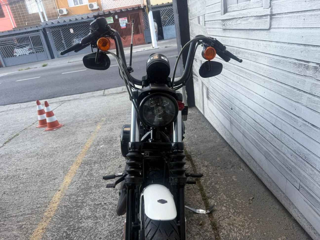 HARLEY-DAVIDSON SPORTSTER IRON 883