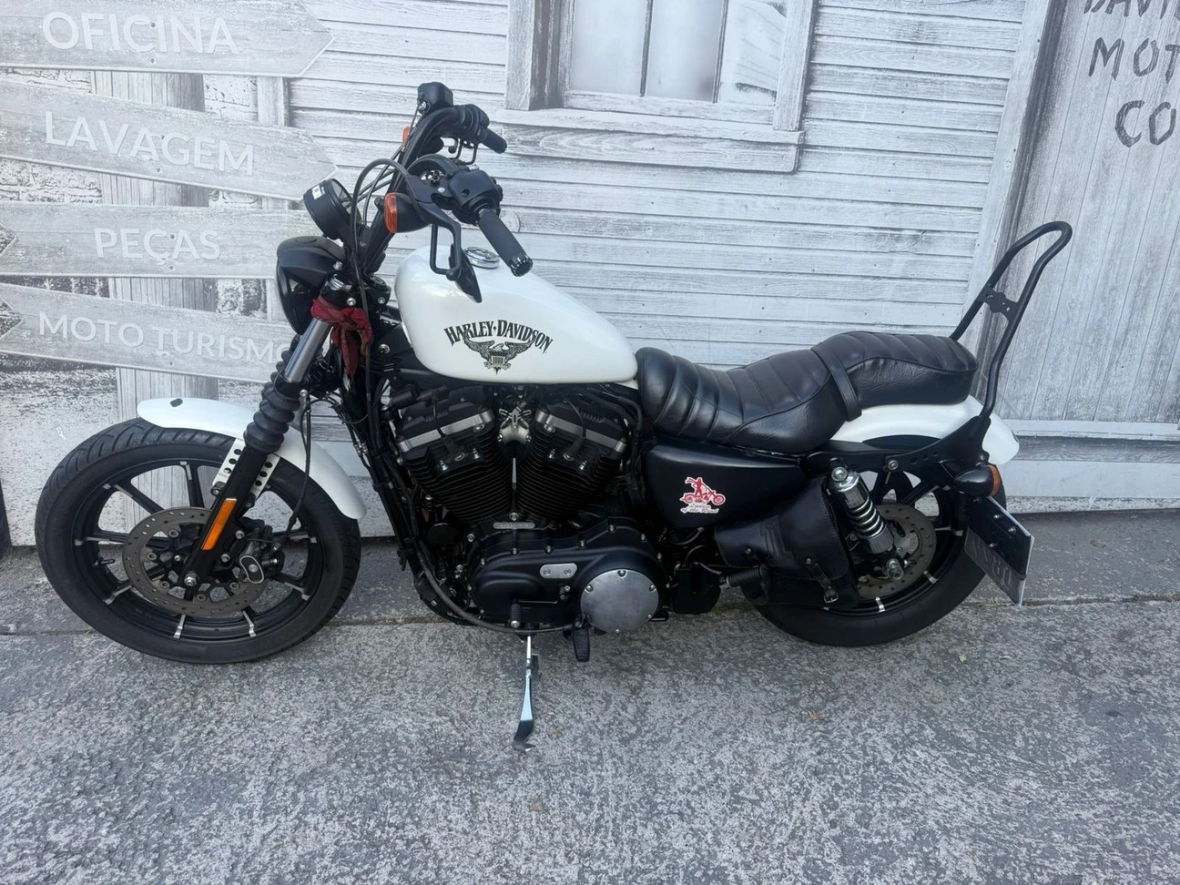 HARLEY-DAVIDSON SPORTSTER IRON 883