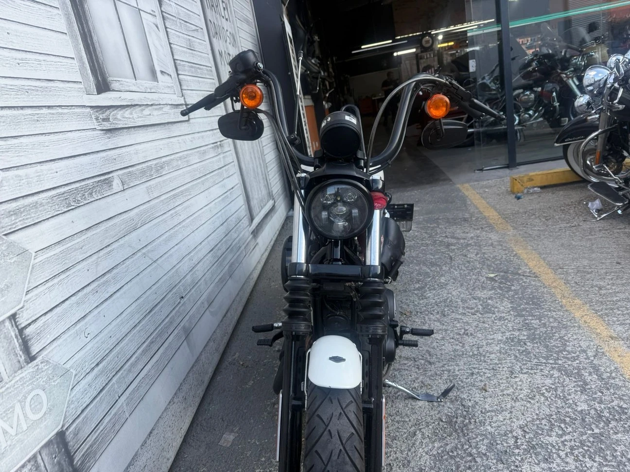 HARLEY-DAVIDSON SPORTSTER IRON 883