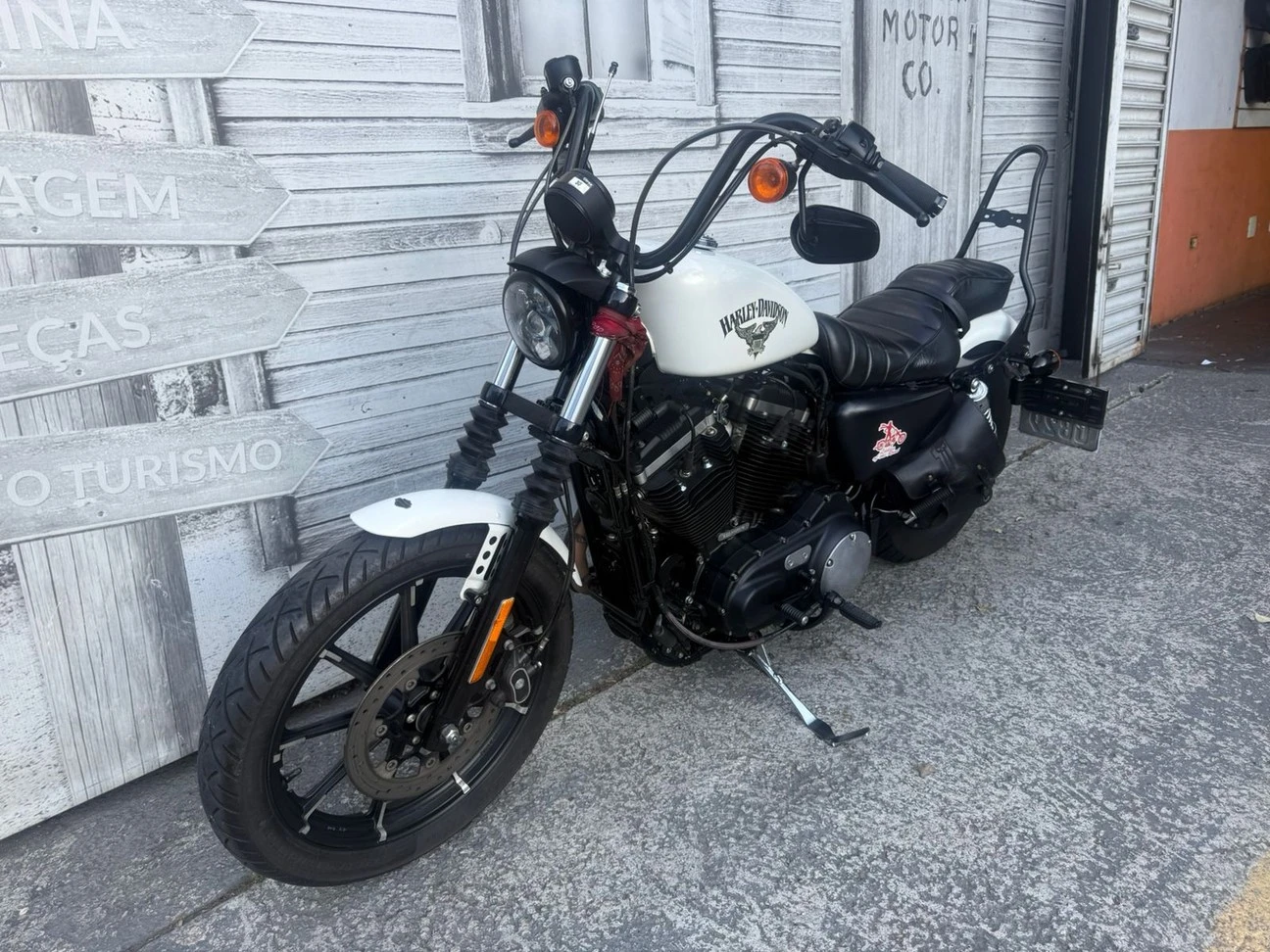 HARLEY-DAVIDSON SPORTSTER IRON 883