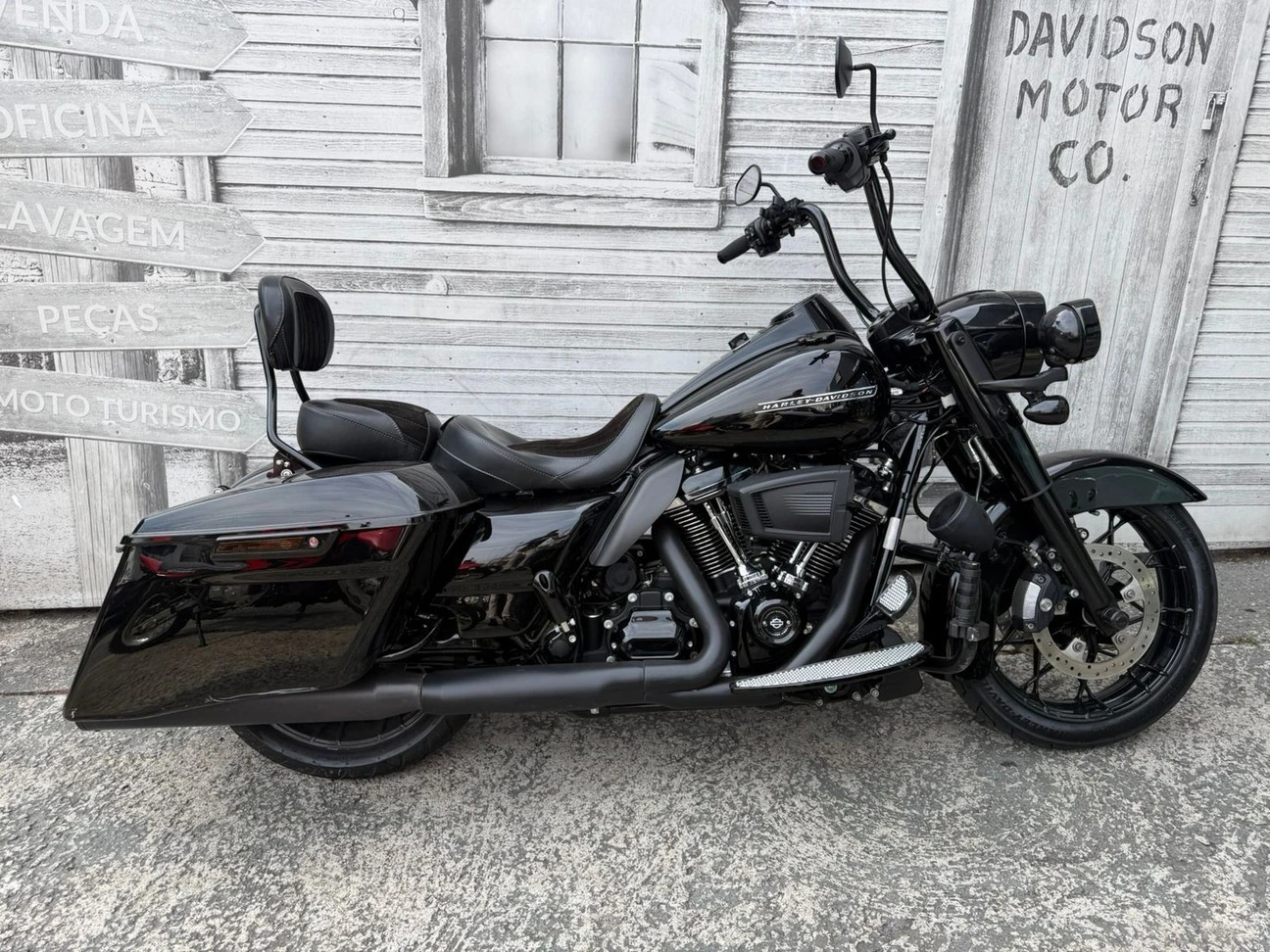 HARLEY-DAVIDSON ROAD KING SPECIAL