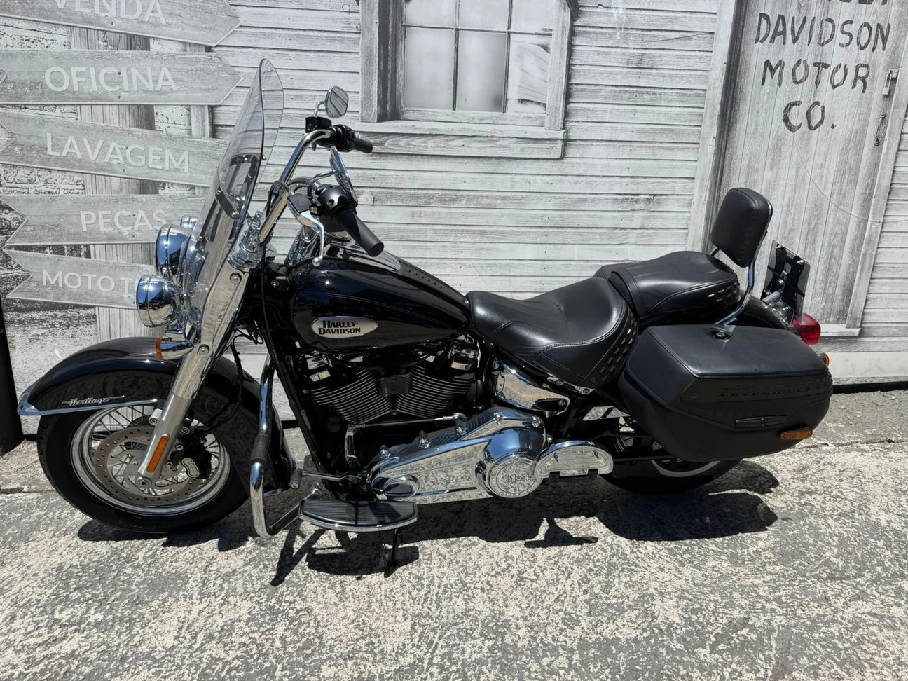 HARLEY-DAVIDSON SOFTAIL HERITAGE CLASSIC 114