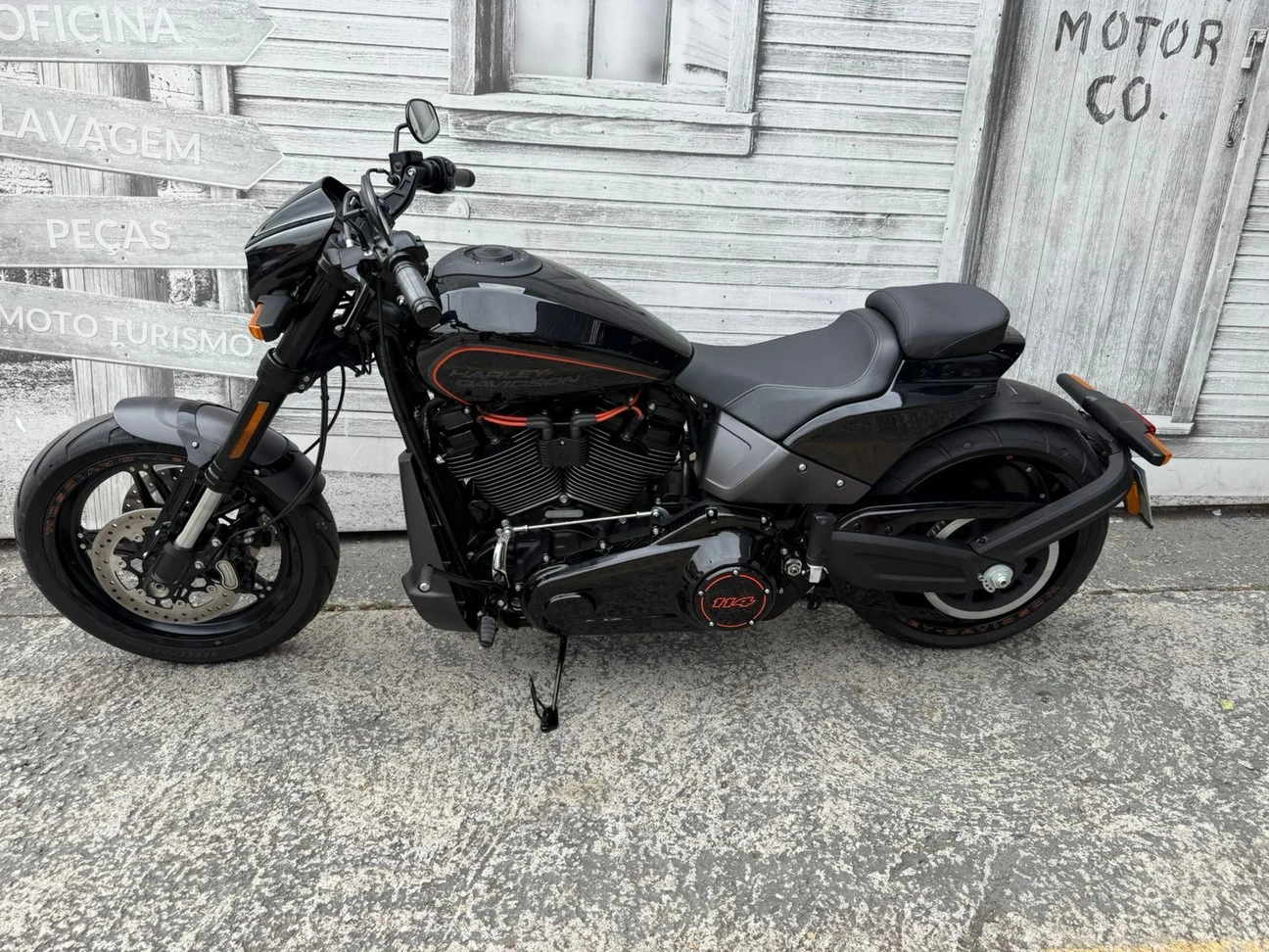 HARLEY-DAVIDSON SOFTAIL FXDR 114