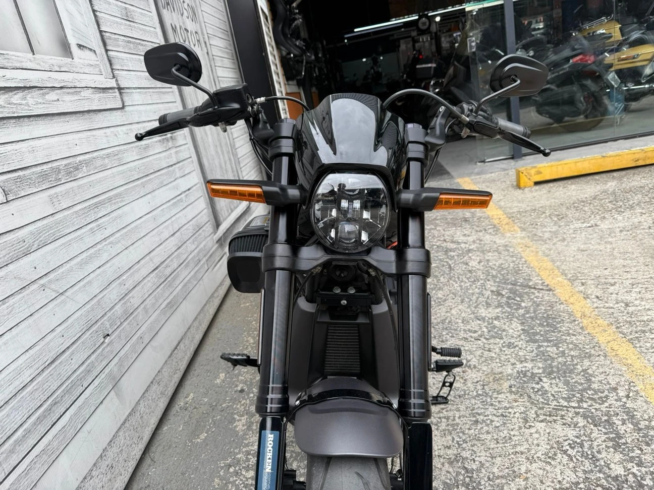 HARLEY-DAVIDSON SOFTAIL FXDR 114