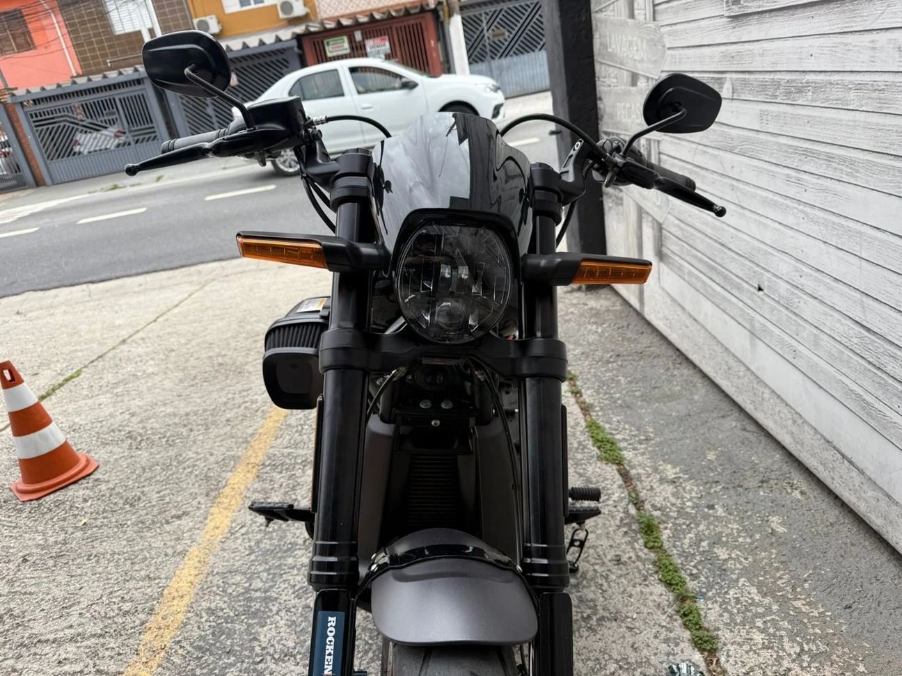 HARLEY-DAVIDSON SOFTAIL FXDR 114