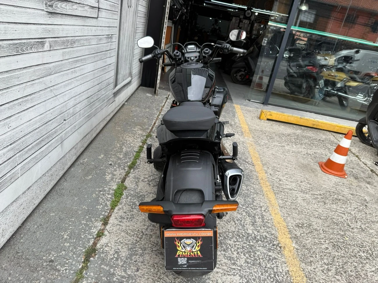 HARLEY-DAVIDSON SOFTAIL FXDR 114