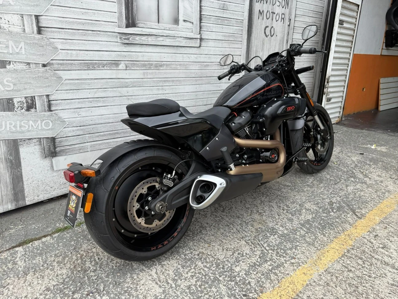 HARLEY-DAVIDSON SOFTAIL FXDR 114