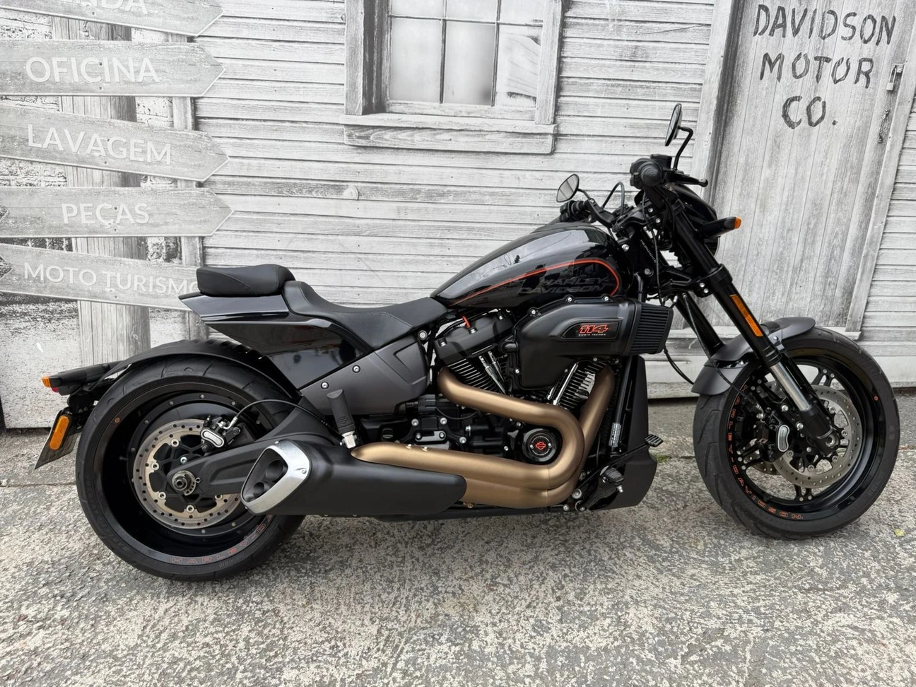 HARLEY-DAVIDSON SOFTAIL FXDR 114