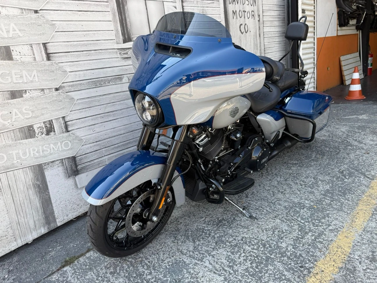 HARLEY-DAVIDSON STREET GLIDE SPECIAL
