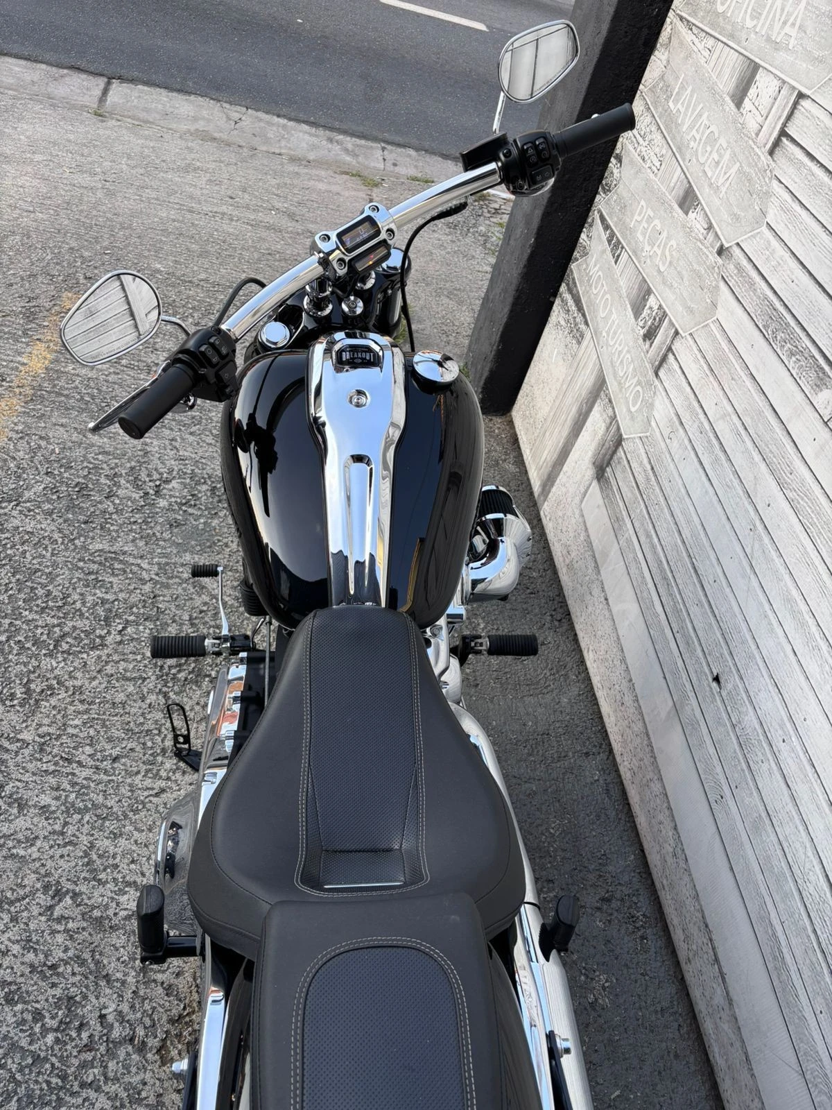 SOFTAIL BREAKOUT 