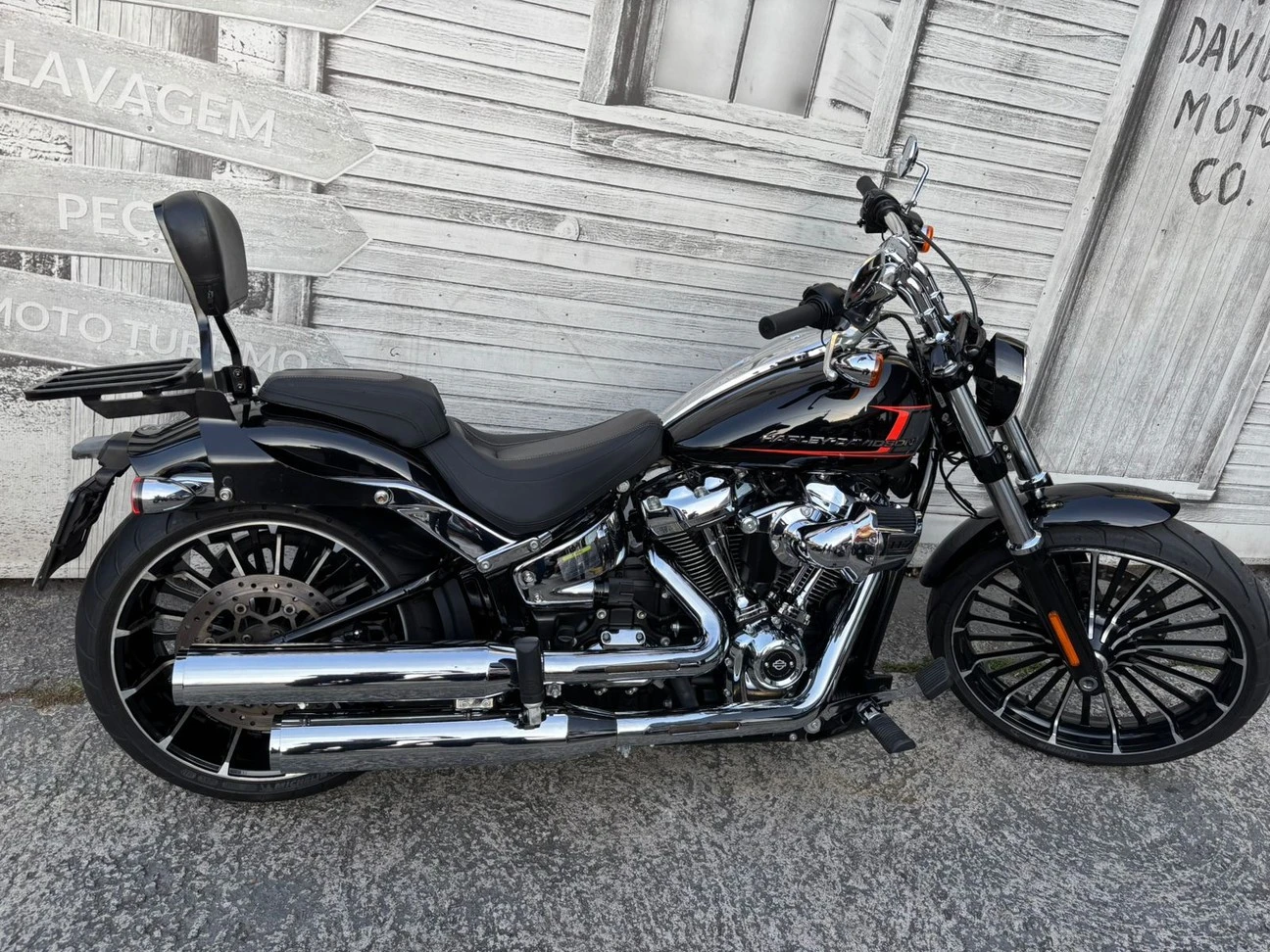 SOFTAIL BREAKOUT 