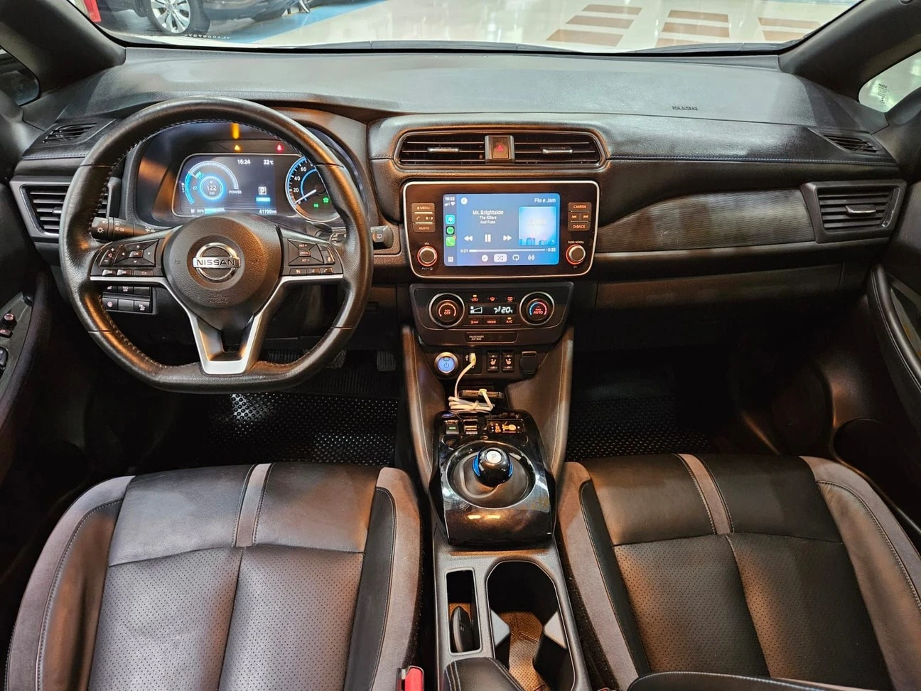 NISSAN LEAF