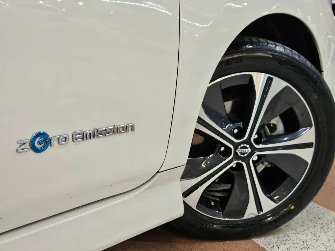 NISSAN LEAF