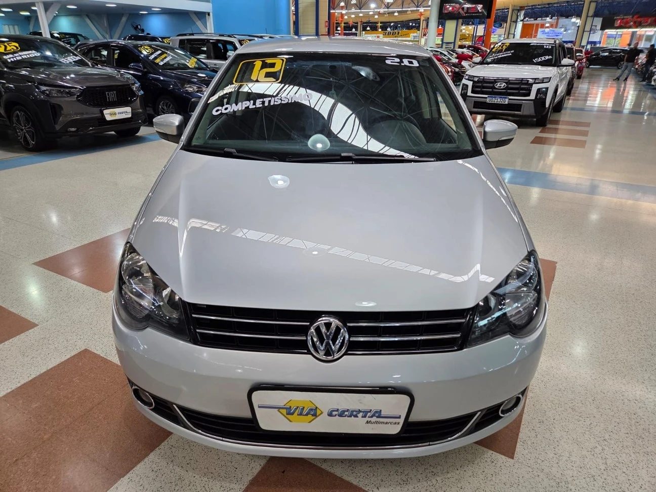 VOLKSWAGEN POLO SEDAN