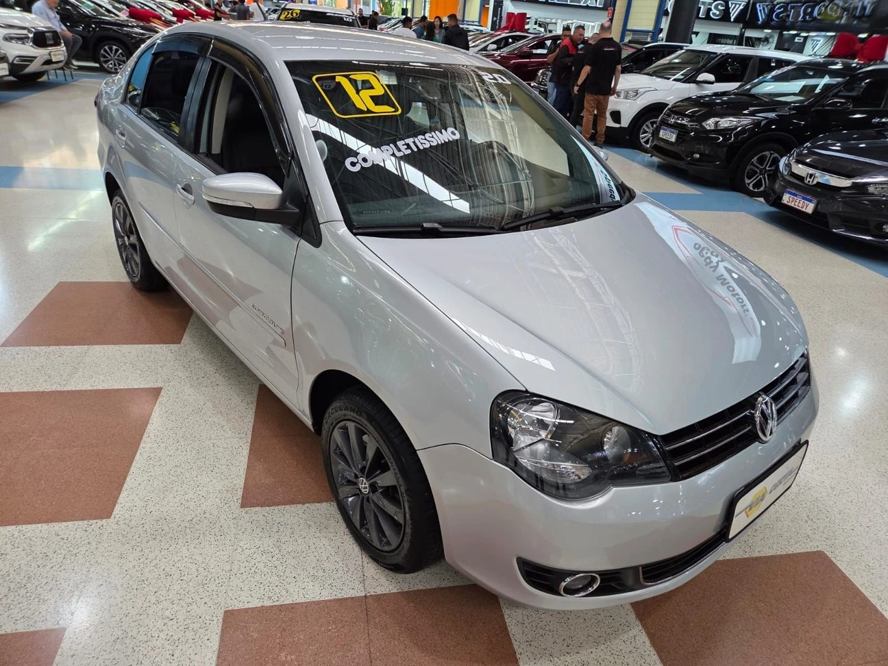 VOLKSWAGEN POLO SEDAN