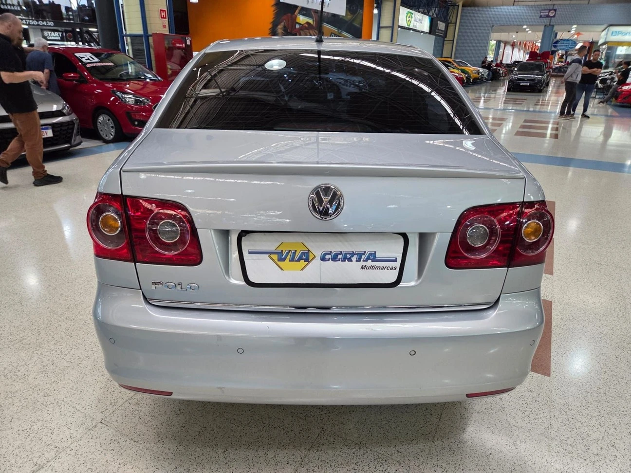 VOLKSWAGEN POLO SEDAN