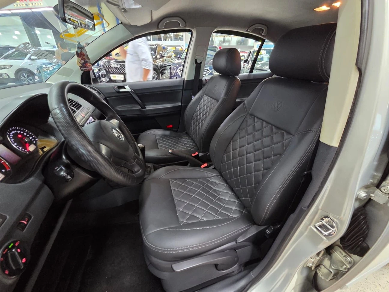 VOLKSWAGEN POLO SEDAN