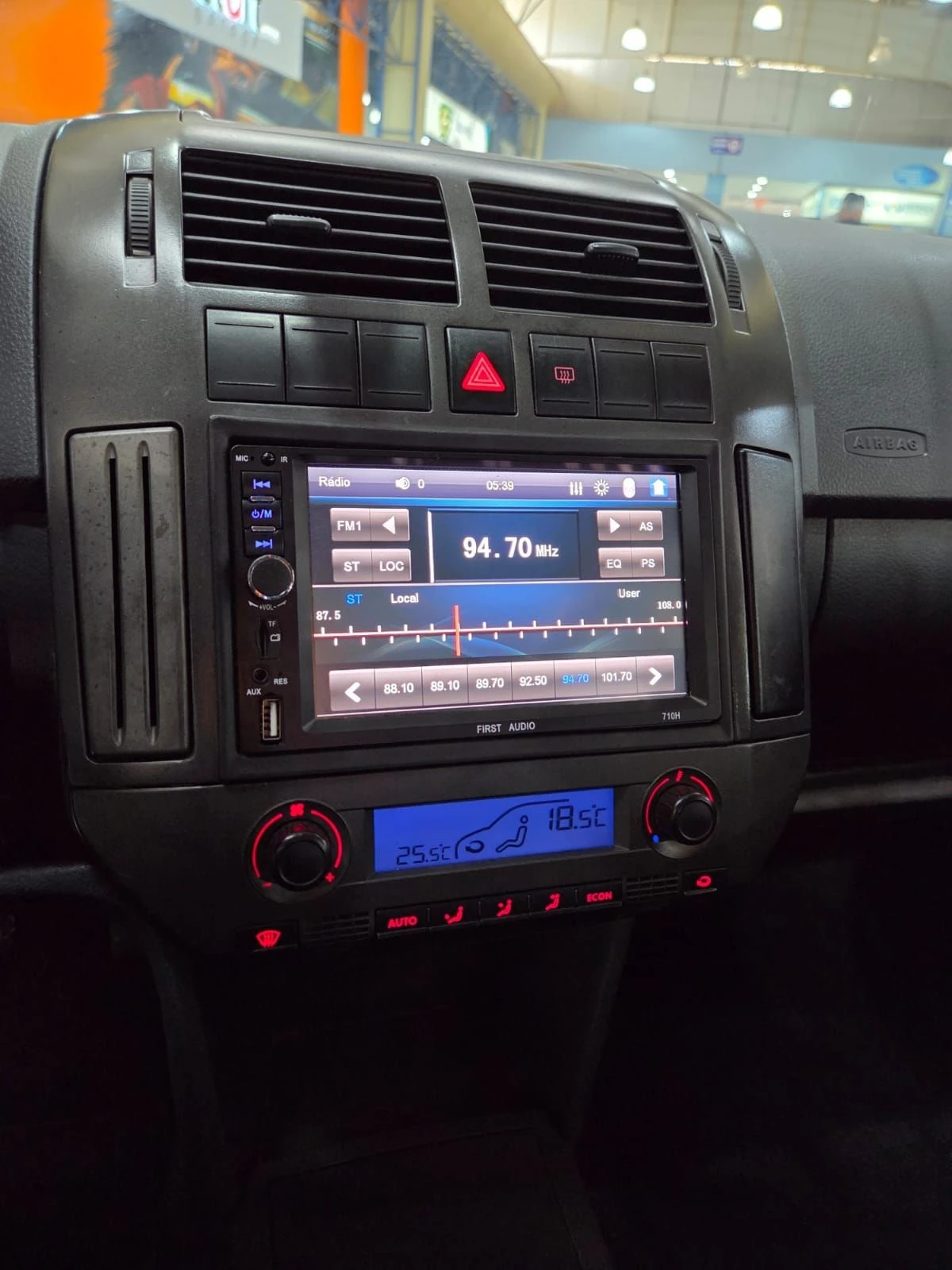 VOLKSWAGEN POLO SEDAN