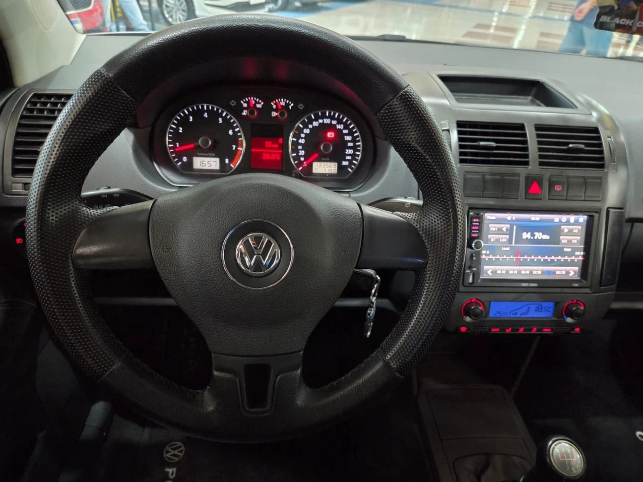 VOLKSWAGEN POLO SEDAN