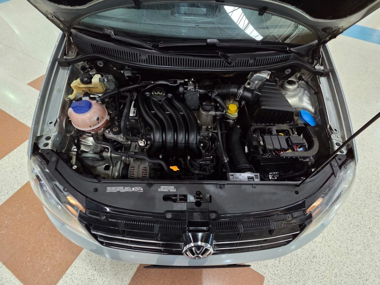 VOLKSWAGEN POLO SEDAN