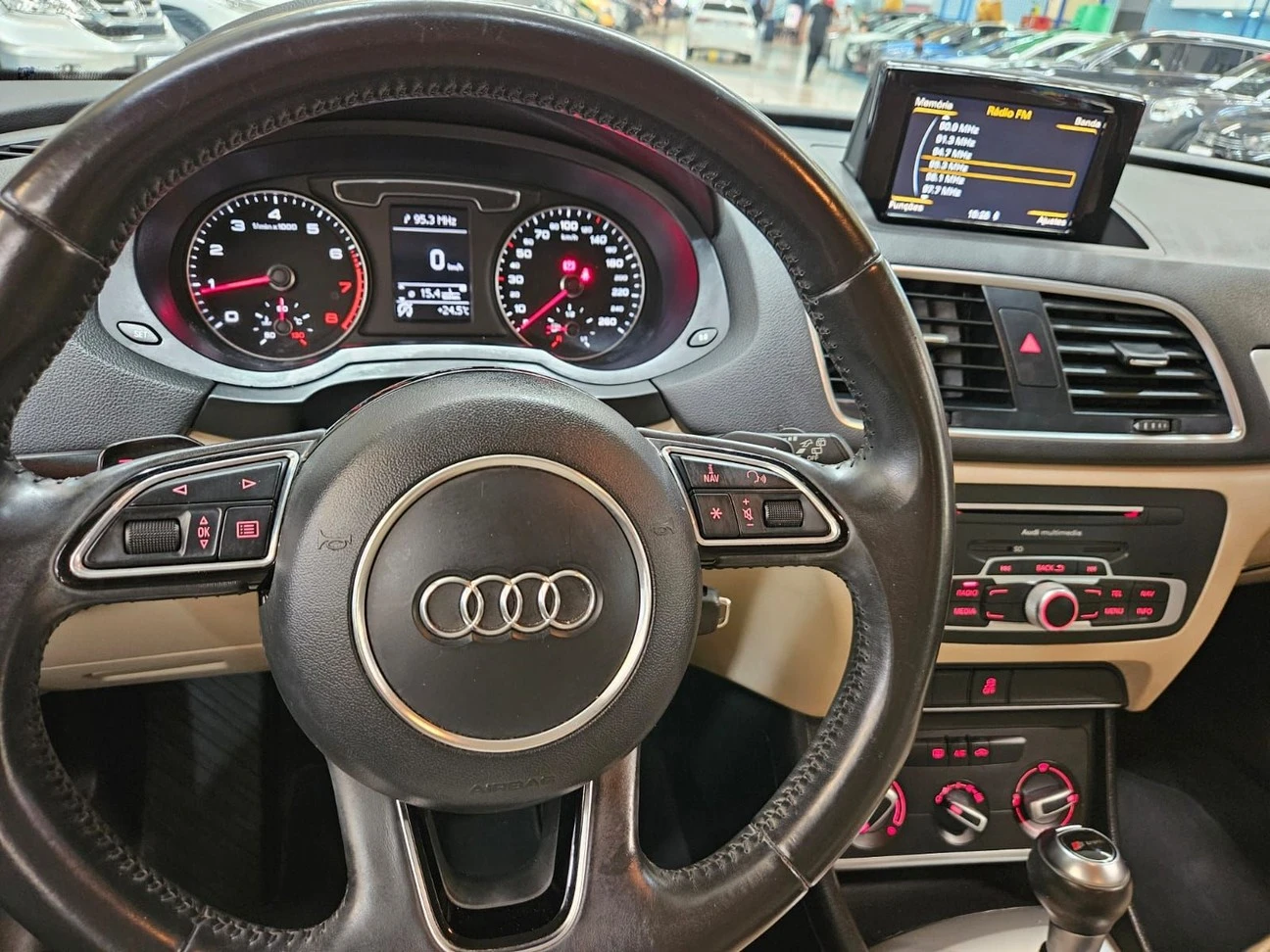 AUDI Q3