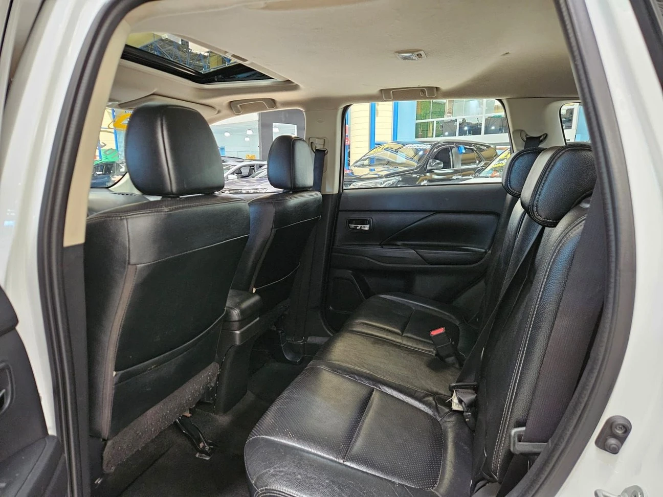 MITSUBISHI OUTLANDER