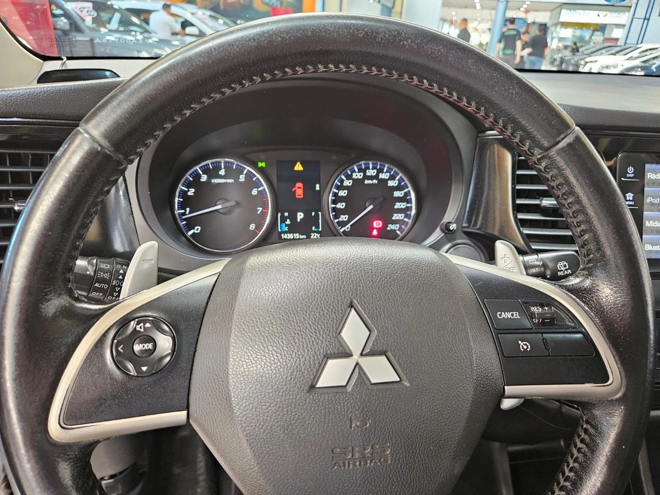 MITSUBISHI OUTLANDER