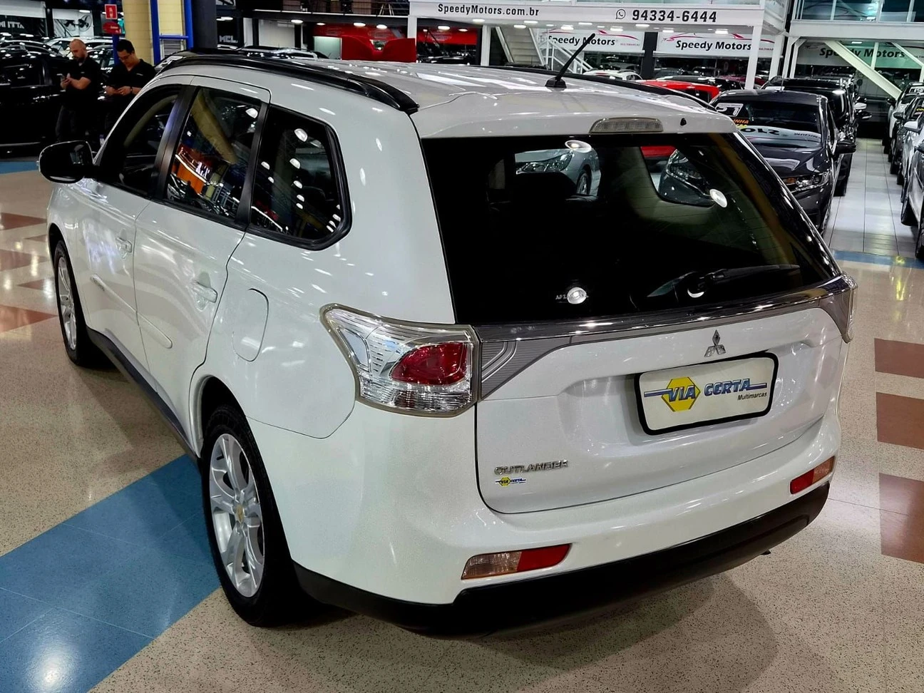 MITSUBISHI OUTLANDER