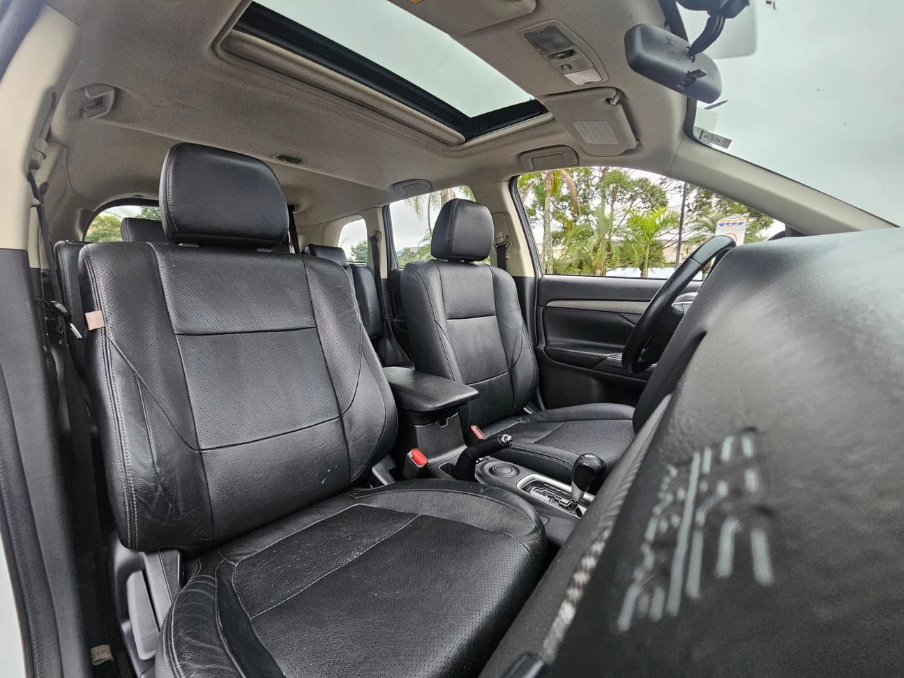 MITSUBISHI OUTLANDER