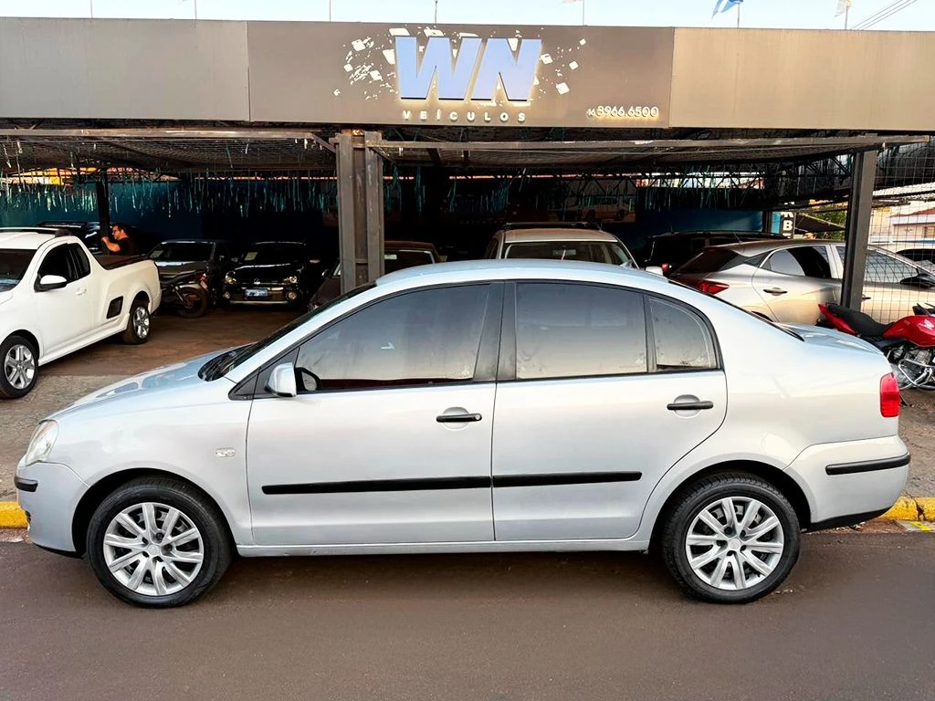 VOLKSWAGEN POLO SEDAN
