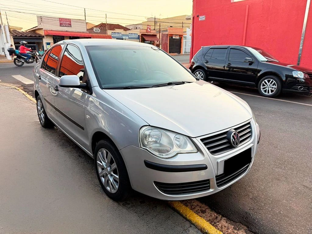 VOLKSWAGEN POLO SEDAN