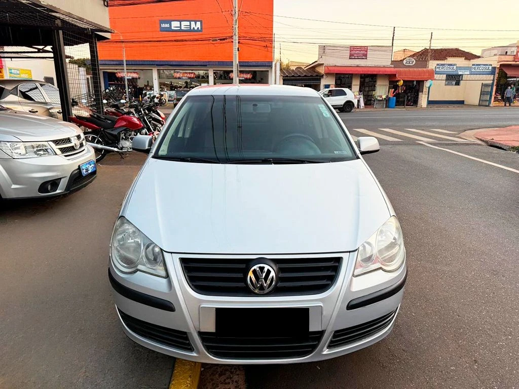 VOLKSWAGEN POLO SEDAN