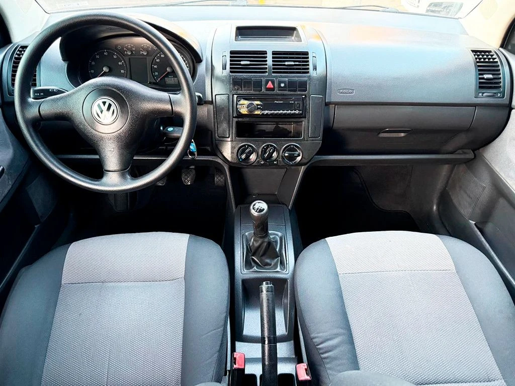 VOLKSWAGEN POLO SEDAN