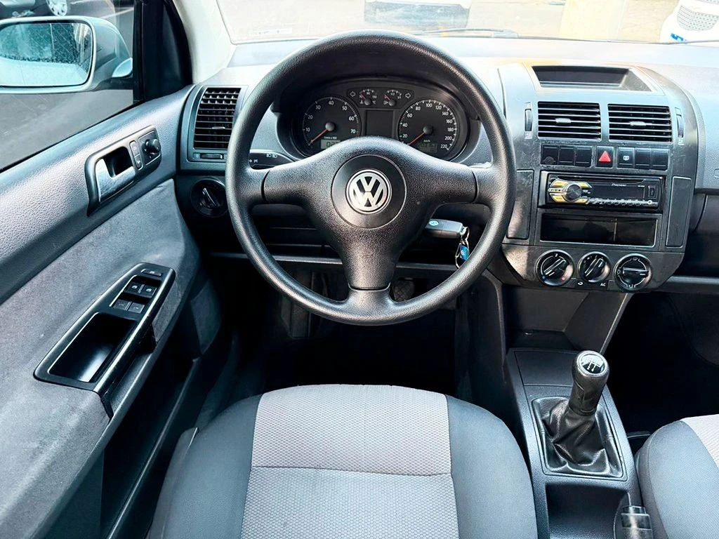 VOLKSWAGEN POLO SEDAN