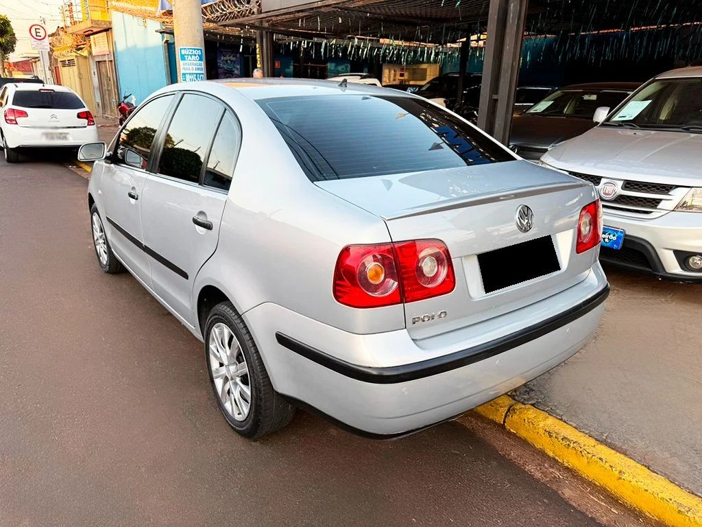 VOLKSWAGEN POLO SEDAN