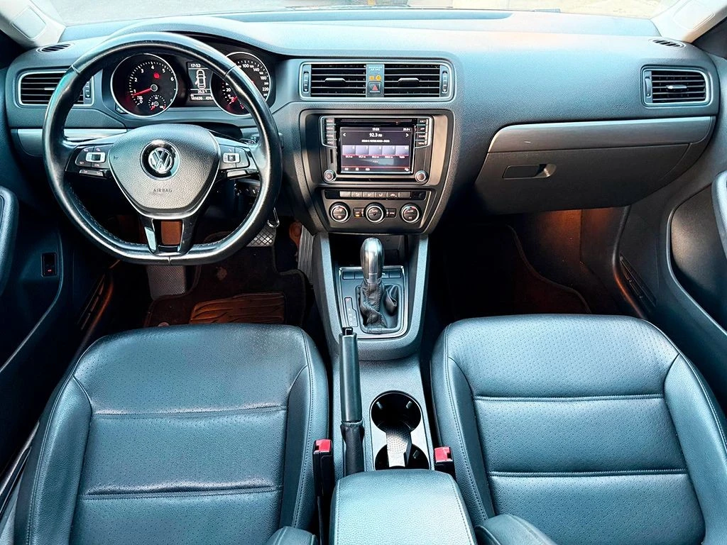 VOLKSWAGEN JETTA