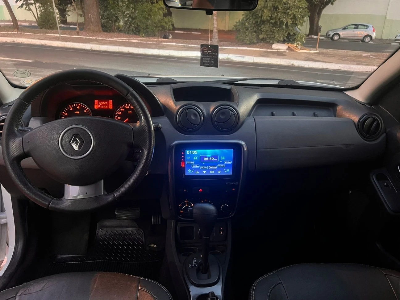 RENAULT DUSTER