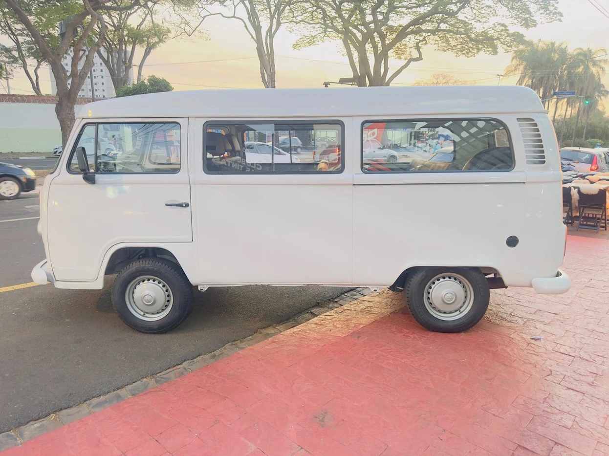 VOLKSWAGEN KOMBI