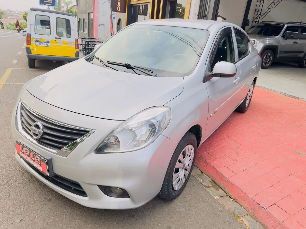 NISSAN VERSA